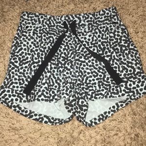 Size 4 lululemon spring break shorts